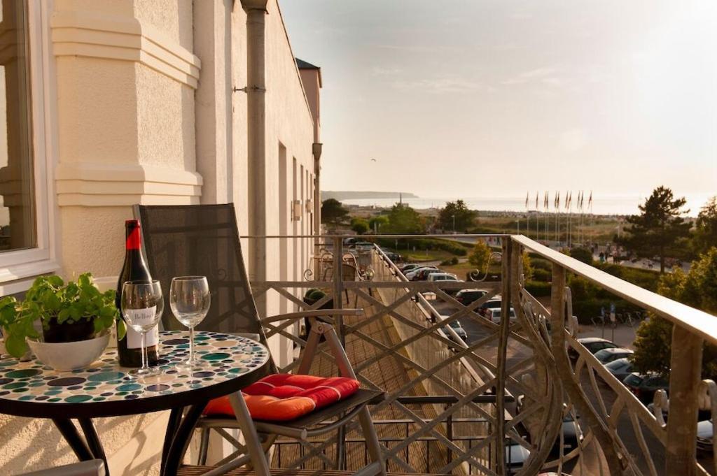 Villa Seeblick Warnemuende - Fewo Mit Meerblick Und Balkon Direkt Am Strand Fuer 2-4 Pers Rostock Extérieur photo