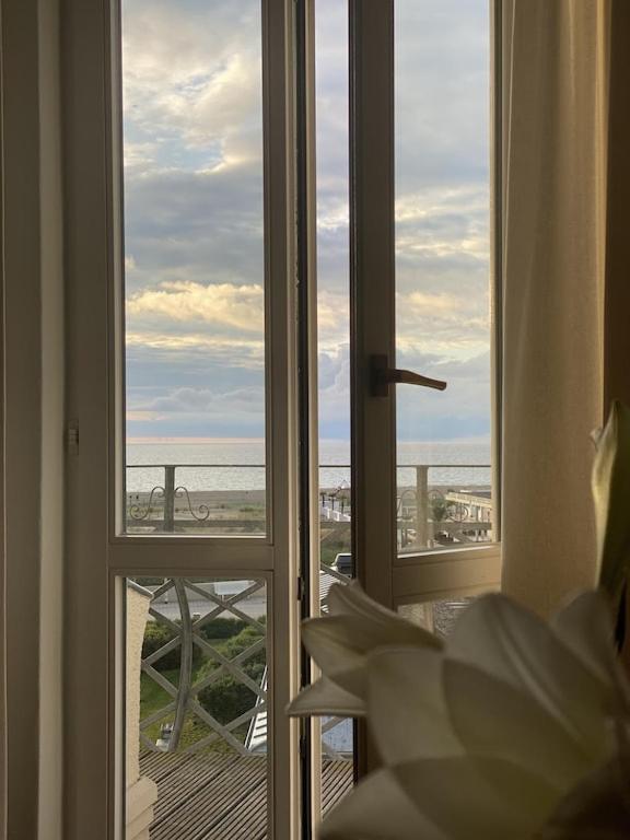 Villa Seeblick Warnemuende - Fewo Mit Meerblick Und Balkon Direkt Am Strand Fuer 2-4 Pers Rostock Extérieur photo