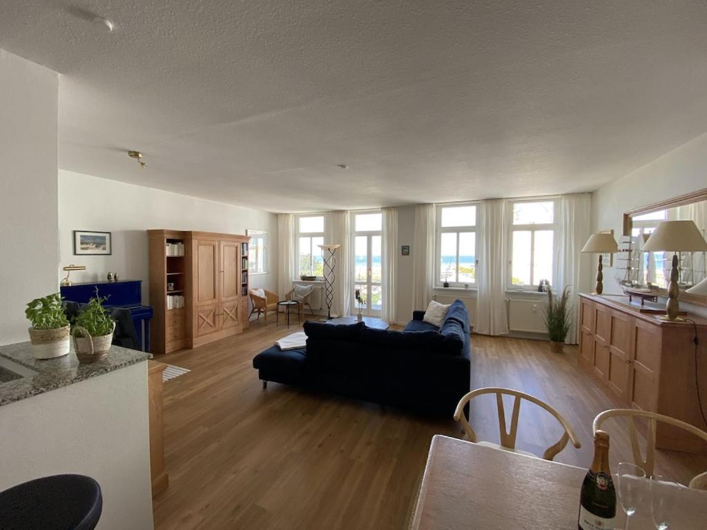 Villa Seeblick Warnemuende - Fewo Mit Meerblick Und Balkon Direkt Am Strand Fuer 2-4 Pers Rostock Extérieur photo