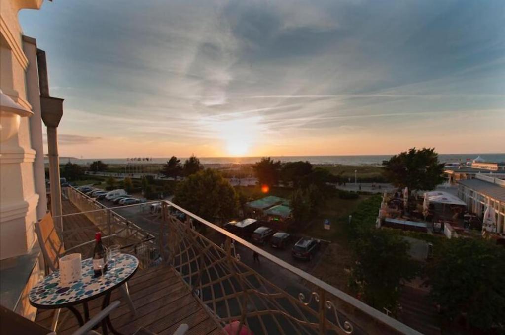 Villa Seeblick Warnemuende - Fewo Mit Meerblick Und Balkon Direkt Am Strand Fuer 2-4 Pers Rostock Extérieur photo